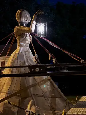 Sculpture of woman holding lamp